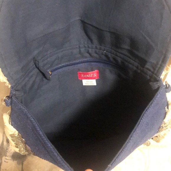 Cute cross over bag! - Picture 4 of 5